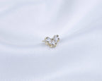 14k gold plated knopjes in de vorm van een V met zirkonia stenen