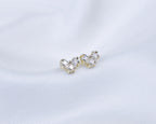 14k gold plated knopjes in de vorm van een V met zirkonia stenen