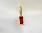 Handgemaakte 14k gold plated oorbel met rode zirkonia hanger