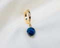 Handgemaakte 14k gold plated oorbel met ingelegde zirkonia en een blauwe tijgeroog hanger