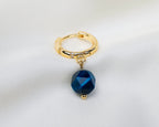 Handgemaakte 14k gold plated oorbel met ingelegde zirkonia en een blauwe tijgeroog hanger