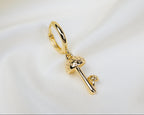 Handgemaakte 14k gold plated oorbel met een paddenstoel hanger