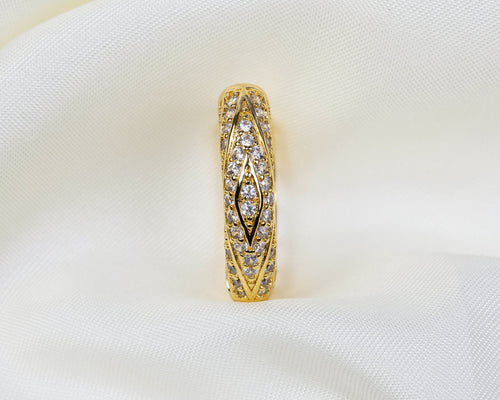 14k gold plated oorbel met een patroon pavé zetting van witte zirkonia en klaver patroon