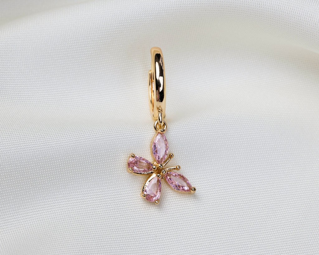 Handgemaakte 14k gold plated oorbel met vlinder hanger van roze zirkonia