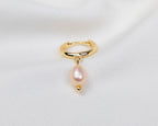 Handgemaakte 14k gold plated oorbel met een roze zoetwaterparel hanger