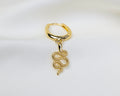 Handgemaakte 14k gold plated oorbel met hanger in de vorm van een slang