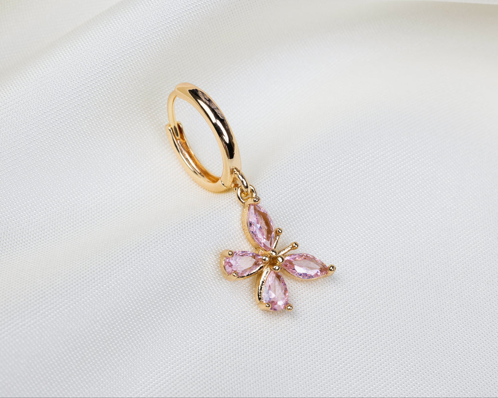 Handgemaakte 14k gold plated oorbel met vlinder hanger van roze zirkonia