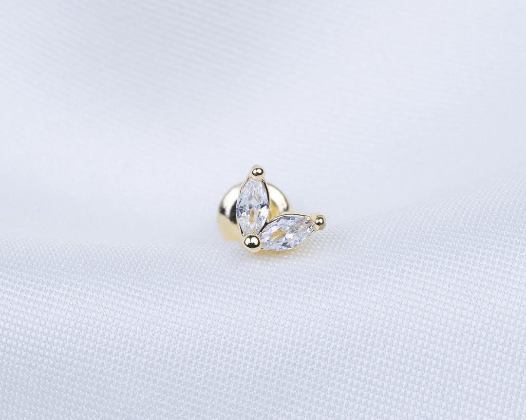 14k gold plated oorknopje met zirkonia stenen in de vorm van bloemblaadjes