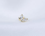 14k gold plated oorknopje met zirkonia stenen in de vorm van bloemblaadjes