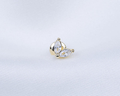 14k gold plated oorknopje met zirkonia stenen in de vorm van bloemblaadjes