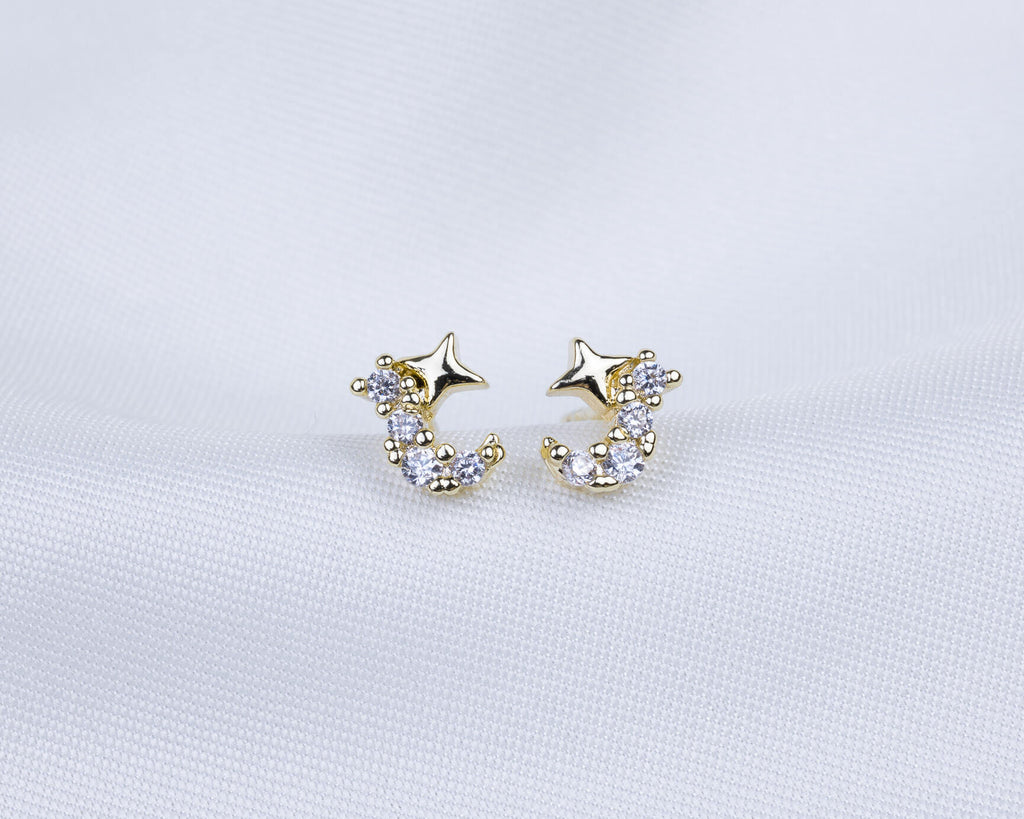 14k gold plated knopjes in de vorm van een maan met ster en zirkonia stenen