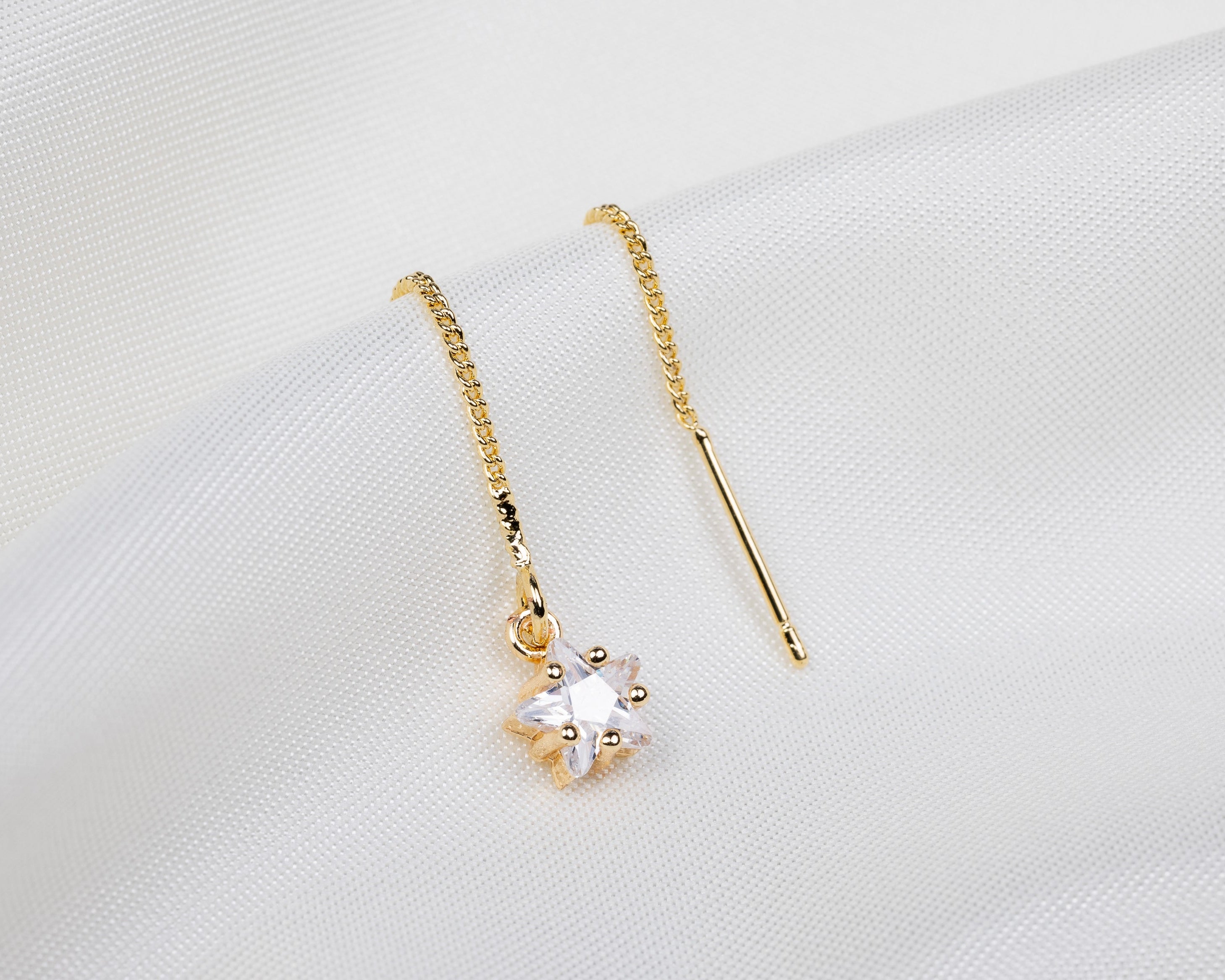 Handgemaakte 14k gold plated trekoorbel met geboortesteen van de maand april in de vorm van een ster