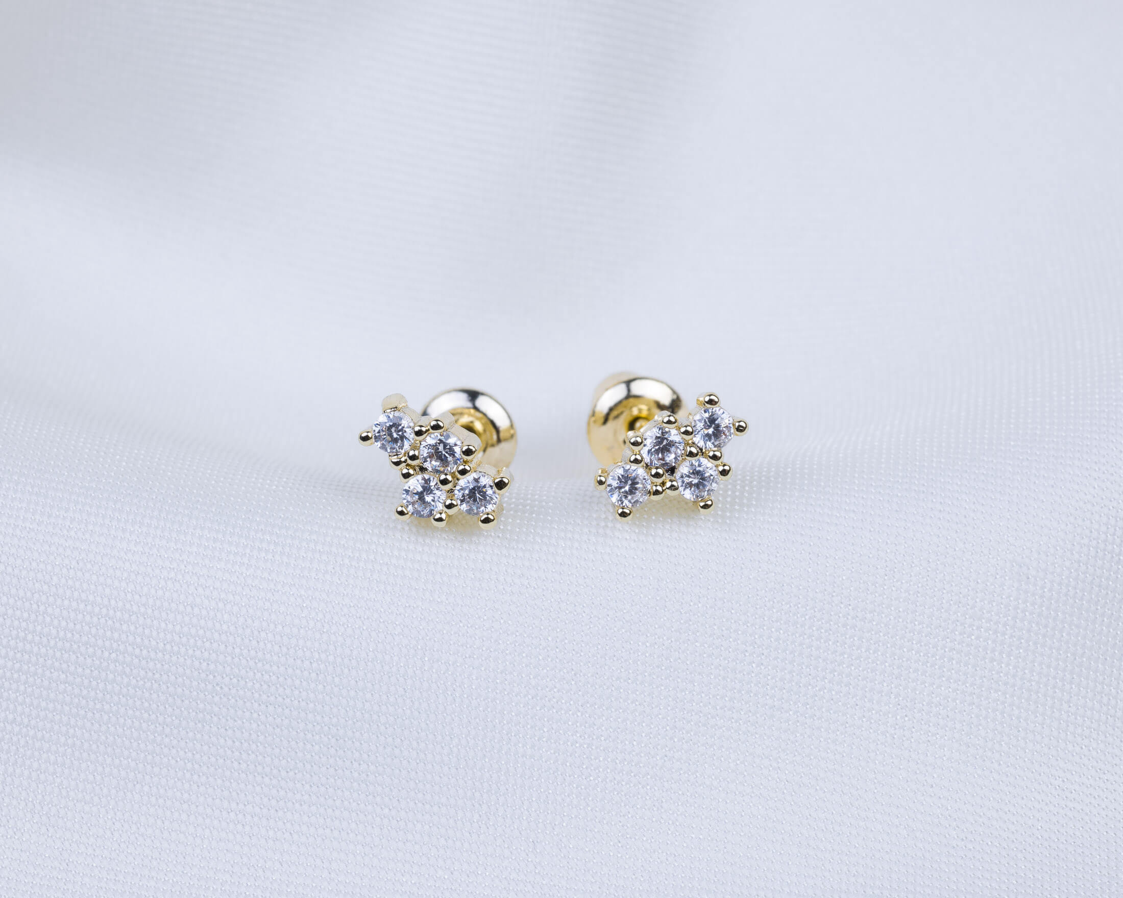 14k gold plated oorknopjes met een cluster van zirkonia stenen