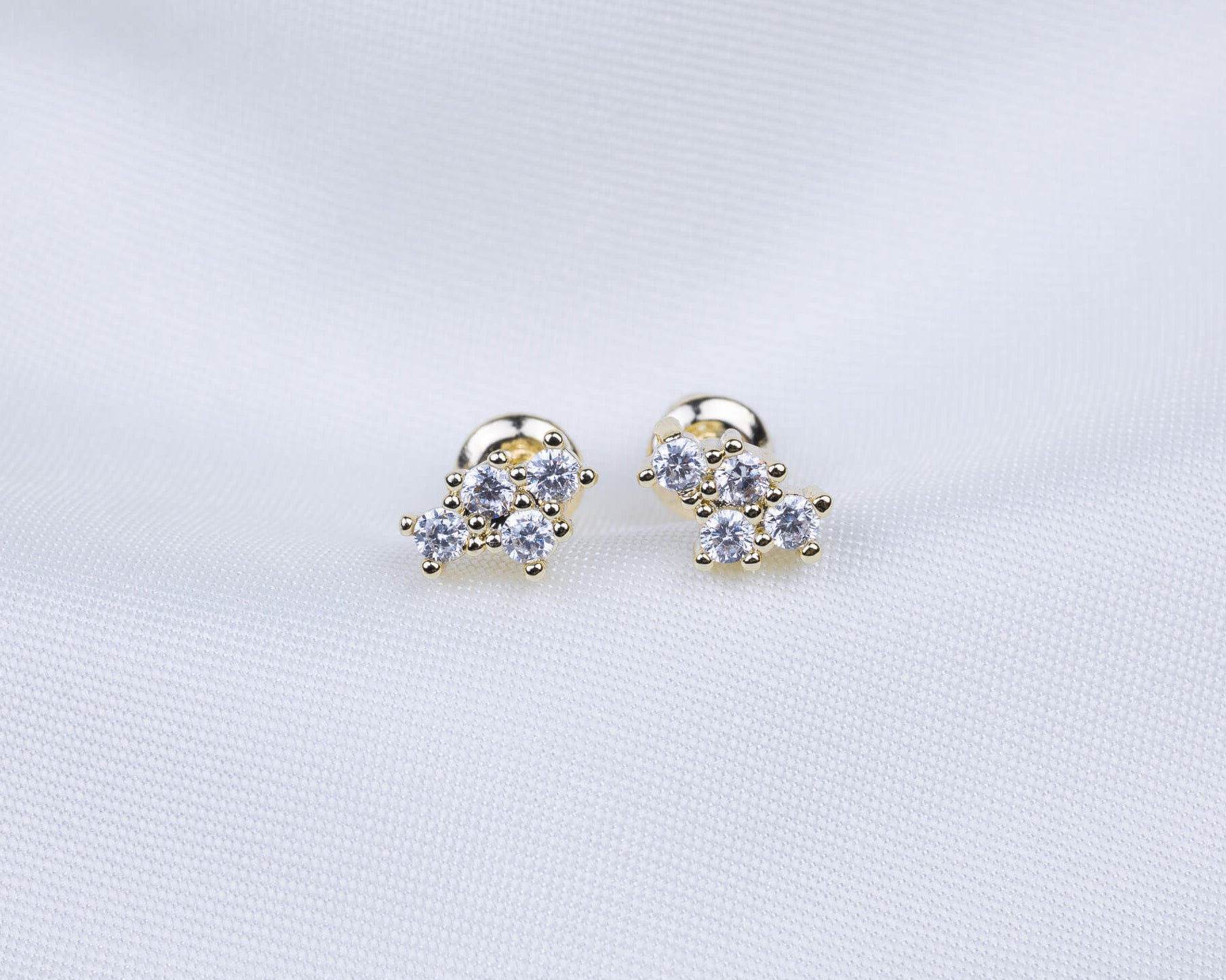 14k gold plated oorknopjes met een cluster van zirkonia stenen