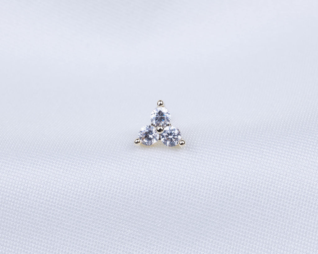 14k gold plated zirkonia oorknopje in de vorm van een driehoek