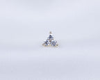14k gold plated zirkonia oorknopje in de vorm van een driehoek
