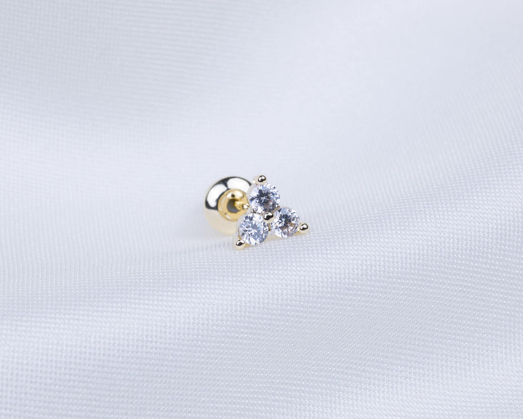14k gold plated zirkonia oorknopje in de vorm van een driehoek