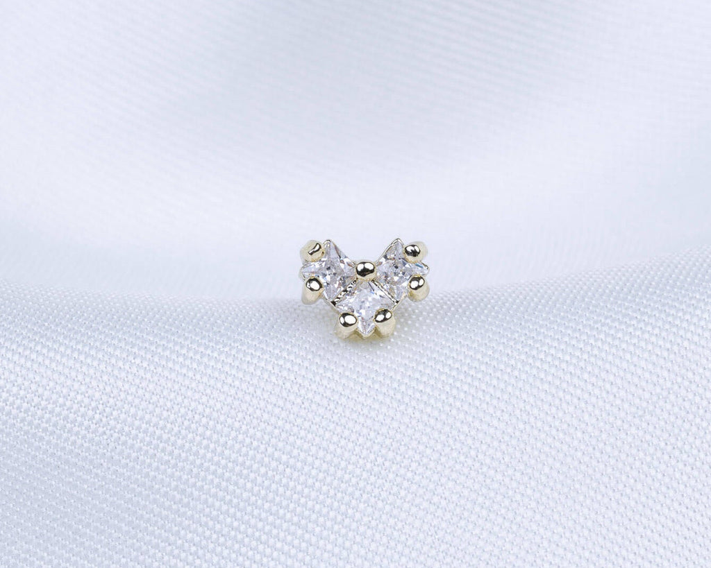 14k gold plated knopjes in de vorm van een V met zirkonia stenen