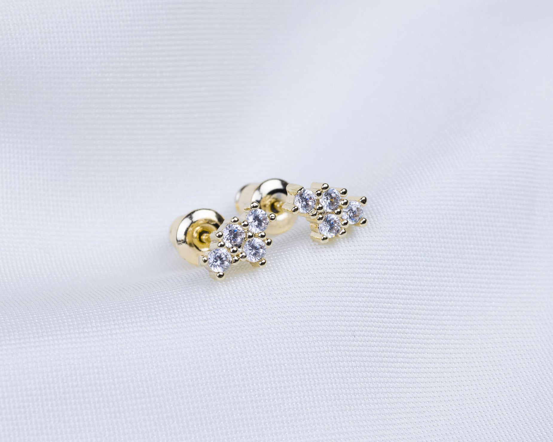 14k gold plated oorknopjes met een cluster van zirkonia stenen