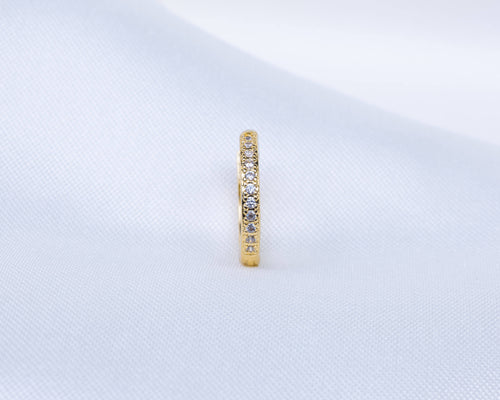 Zircon Huggie
